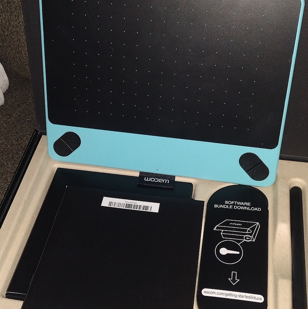 Wacom Intuos illustrating tablet - Picture 2 of 8